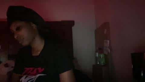 Snapshot of prettyfacefemale chatting on August 5, 6:38 am prettyfacefemale online show from August 5, 6:38 am