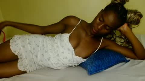 Snapshot of prettygoddess1 chatting on June 25, 5:07 am Mary online show from June 25, 5:07 am