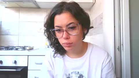 prettyjulliette online show from October 21, 9:32 am