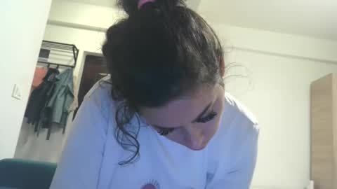 prettyjulliette online show from November 16, 4:45 pm