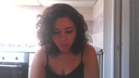 prettyjulliette online show from December 4, 11:30 am