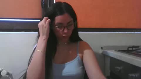 Snapshot of prettyjulliette chatting on May 14, 2:35 pm prettyjulliette online show from May 14, 2:35 pm