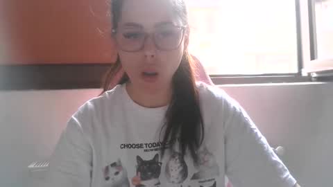 Snapshot of prettyjulliette chatting on May 25, 3:51 pm prettyjulliette online show from May 25, 3:51 pm