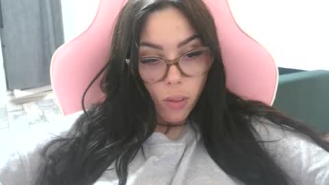Snapshot of prettyjulliette chatting on June 15, 11:07 pm prettyjulliette online show from June 15, 11:07 pm