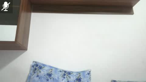 Snapshot of prettyjulliette chatting on July 9, 4:44 pm prettyjulliette online show from July 9, 4:44 pm