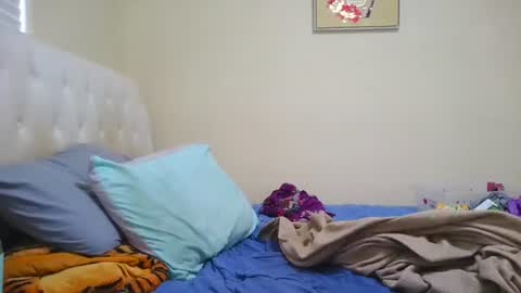 Snapshot of prettylondond chatting on July 18, 1:10 am prettylondond online show from July 18, 1:10 am