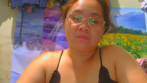 Snapshot of prettynhing chatting on June 18, 2:21 pm Nhing online show from June 18, 2:21 pm