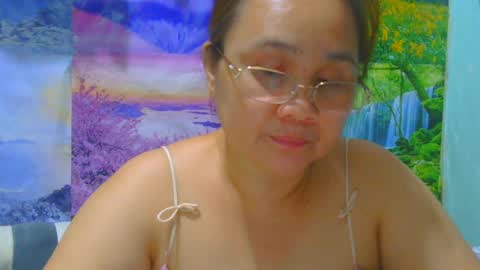 Snapshot of prettynhing chatting on June 21, 12:52 pm Nhing online show from June 21, 12:52 pm