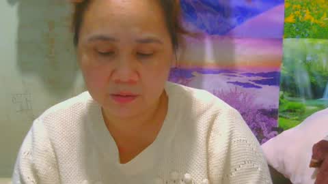 Snapshot of prettynhing chatting on July 15, 11:37 am Nhing online show from July 15, 11:37 am
