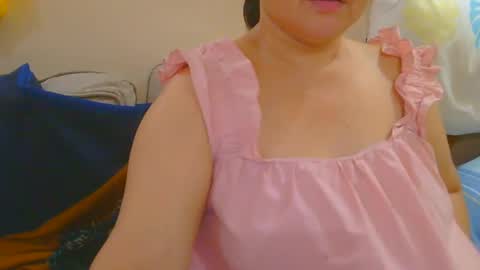 Snapshot of prettynhing chatting on July 25, 7:06 am Nhing online show from July 25, 7:06 am