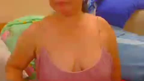 Snapshot of prettynhing chatting on August 7, 2:30 pm Nhing online show from August 7, 2:30 pm
