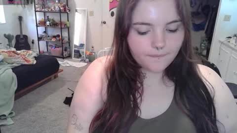 Snapshot of prettypearl123 chatting on October 25, 8:58 pm pretttypearl online show from October 25, 8:58 pm