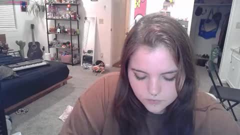 Snapshot of prettypearl123 chatting on October 31, 9:21 am pretttypearl online show from October 31, 9:21 am