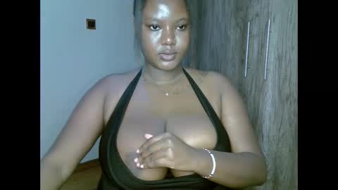 Snapshot of prettypearl_ chatting on December 8, 12:07 am pearl online show from December 8, 12:07 am