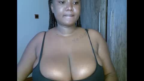 Snapshot of prettypearl_ chatting on January 3, 11:35 am pearl online show from January 3, 11:35 am