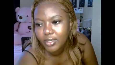 Snapshot of prettypearl_ chatting on February 27, 8:39 am pearl online show from February 27, 8:39 am