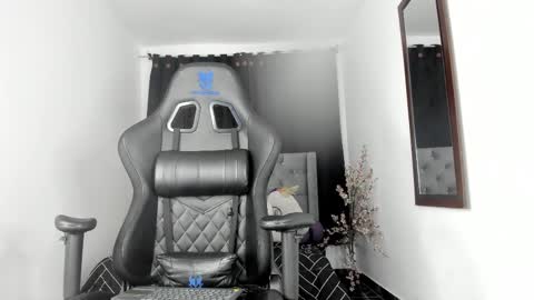 Snapshot of prettypervyx chatting on March 2, 9:21 am Laura Onlyfans 40OFF online show from March 2, 9:21 am