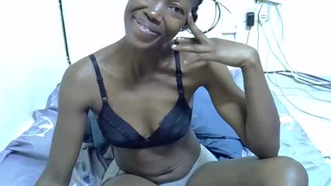 Snapshot of prettyqueen24 chatting on November 15, 2:42 am Pretty Queen online show from November 15, 2:42 am