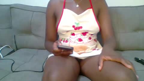 Snapshot of prettyqueen254 chatting on January 11, 1:59 am pretty queen online show from January 11, 1:59 am