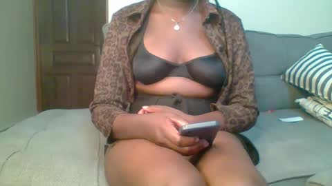 Snapshot of prettyqueen254 chatting on February 18, 12:04 am pretty queen online show from February 18, 12:04 am