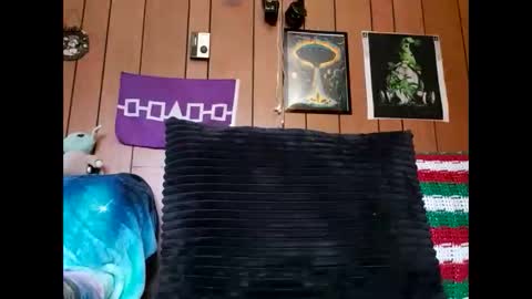 prettysolidd7 online show from December 31, 1:30 pm