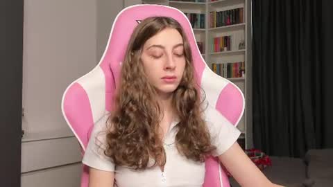 Snapshot of prettysomething chatting on July 25, 7:28 am Sophie next stream will be at Monday i will wait you guys online show from July 25, 7:28 am
