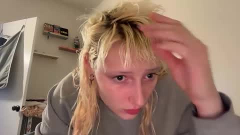 Snapshot of prettyunicorn555 chatting on January 27, 3:47 am Dahlia online show from January 27, 3:47 am