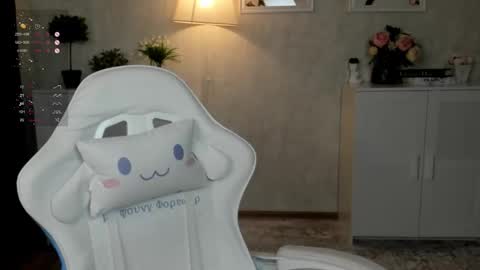 Snapshot of prettyyy_kitty chatting on November 12, 1:50 am Kitty online show from November 12, 1:50 am