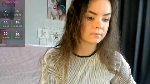 Snapshot of prettyyy_kitty chatting on December 3, 1:35 am Kitty online show from December 3, 1:35 am