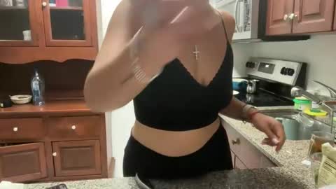 Snapshot of prettyyykittyyy22 chatting on October 31, 12:22 am prettyyykittyyy22 online show from October 31, 12:22 am