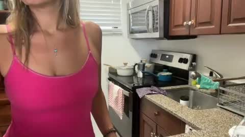 Snapshot of prettyyykittyyy22 chatting on May 2, 5:51 pm prettyyykittyyy22 online show from May 2, 5:51 pm