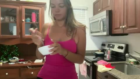 Snapshot of prettyyykittyyy22 chatting on May 16, 3:22 pm prettyyykittyyy22 online show from May 16, 3:22 pm