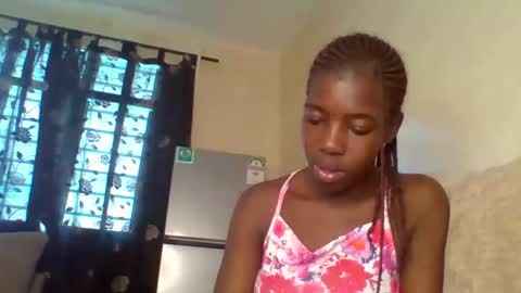 prettyzuzu online show from October 20, 7:20 am