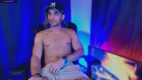 pridelgtbi online show from November 30, 12:25 am