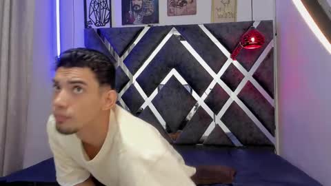 prince_arthur77 online show from January 18, 12:47 pm