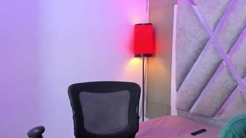 prince_arthur77 online show from September 17, 1:02 pm