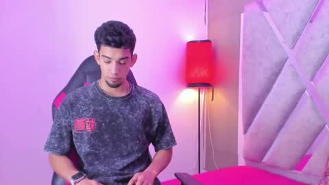 prince_arthur77 online show from March 17, 1:47 pm