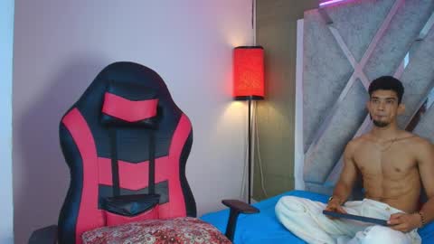 prince_arthur77 online show from April 19, 6:10 pm