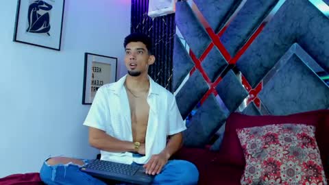 prince_arthur77 online show from April 22, 1:34 pm