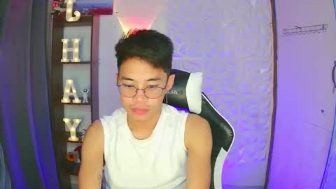 Snapshot of prince_harrison chatting on October 21, 10:54 pm prince_harrison online show from October 21, 10:54 pm