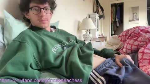 Peaches online show from November 5, 3:45 pm