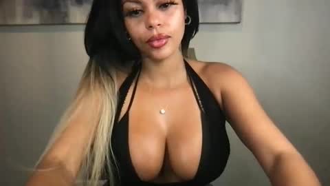 Snapshot of princess1tick chatting on October 15, 10:10 pm princess1tick online show from October 15, 10:10 pm