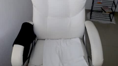Snapshot of princess_19x chatting on January 23, 4:52 am valery dollx online show from January 23, 4:52 am
