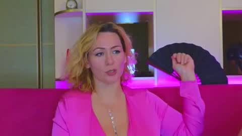 Snapshot of princess__kira chatting on November 11, 4:51 pm Kira and Paul online show from November 11, 4:51 pm