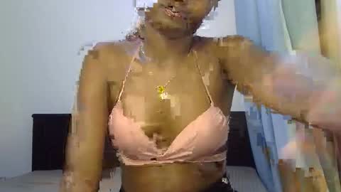 Snapshot of princess_bee1 chatting on September 15, 10:32 pm princess online show from September 15, 10:32 pm