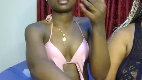 Snapshot of princess_bee1 chatting on October 8, 6:16 pm princess online show from October 8, 6:16 pm
