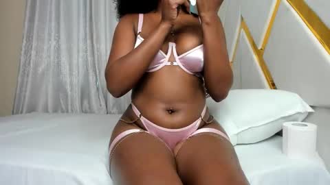 Snapshot of princess_princessa chatting on May 16, 10:12 am princess_princessa online show from May 16, 10:12 am