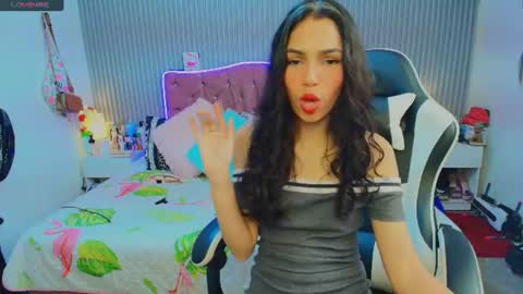 Snapshot of princess_skinny18 chatting on July 1, 10:20 pm princess_skinny18 online show from July 1, 10:20 pm
