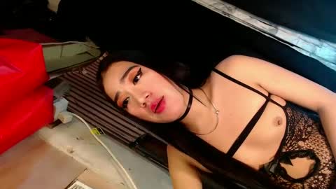Snapshot of princess_thea123 chatting on December 22, 7:00 am  My Love online show from December 22, 7:00 am