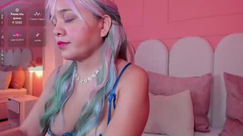 Snapshot of princessa_pariss chatting on September 12, 12:05 pm Paris  online show from September 12, 12:05 pm